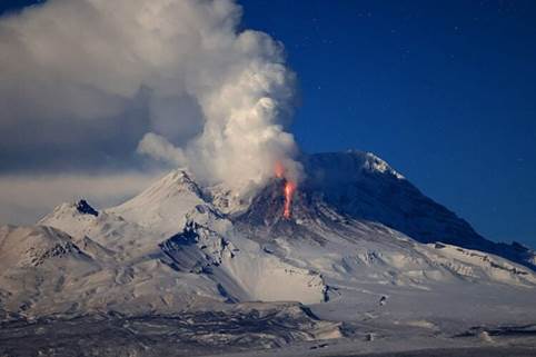 Вулкан Шивелуч на Камчатке. Вулкан Шивелуч. Источник: aif.ru. Фото.