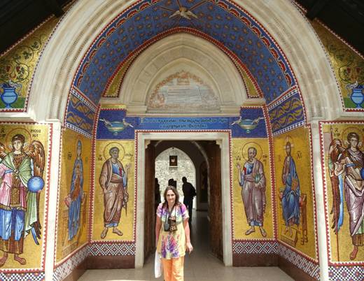 вход в монастырь