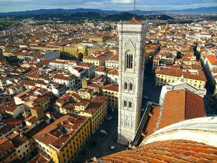 вид на колокольню с собора