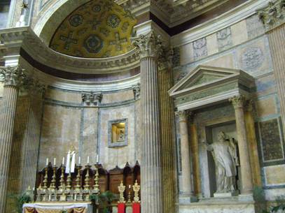 Пантеон внутри