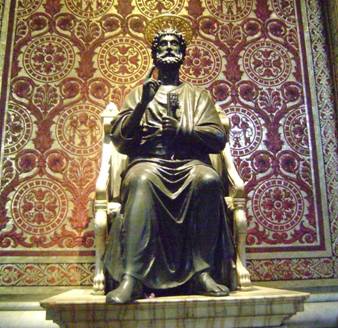 Статуя Петра в соборе