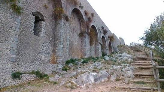 Большой храм и лестница