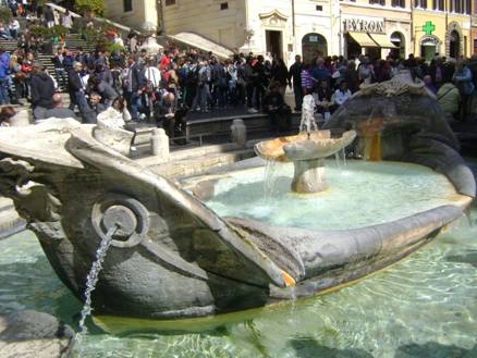 Фонтан Бернини лодка