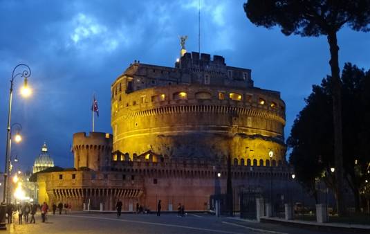 Замок Ангела вечером_