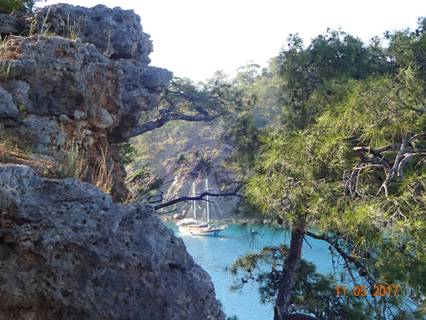 яхта в райской бухте