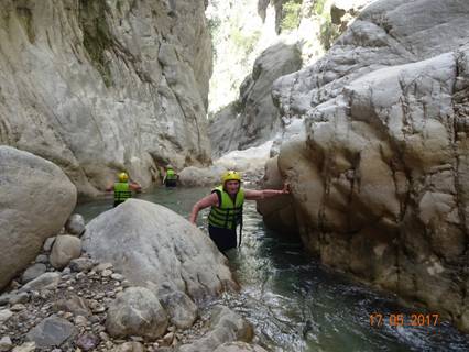 по колено в воде