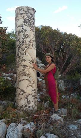 Яся с колонной50