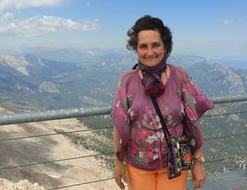 я на фоне гор обрез